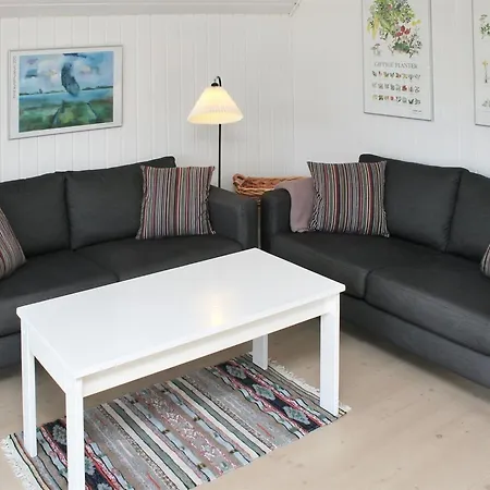 Esa - 500m From The Sea By Interhome